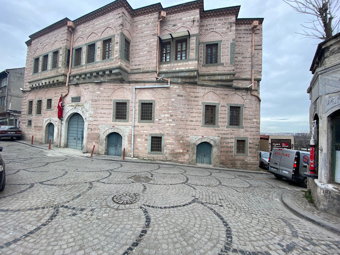 کتابخانه عاطف افندی