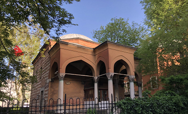 کتابخانه کوپرولو (Köprülü Kütüphanesi): 